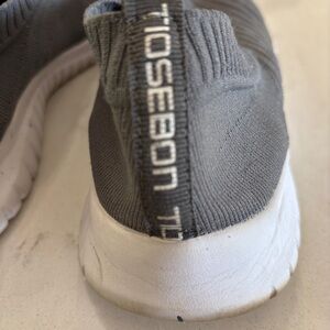 Tiosebon Gray Slip-On Sneakers